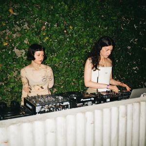 Imagine cu "Ouch Collective"